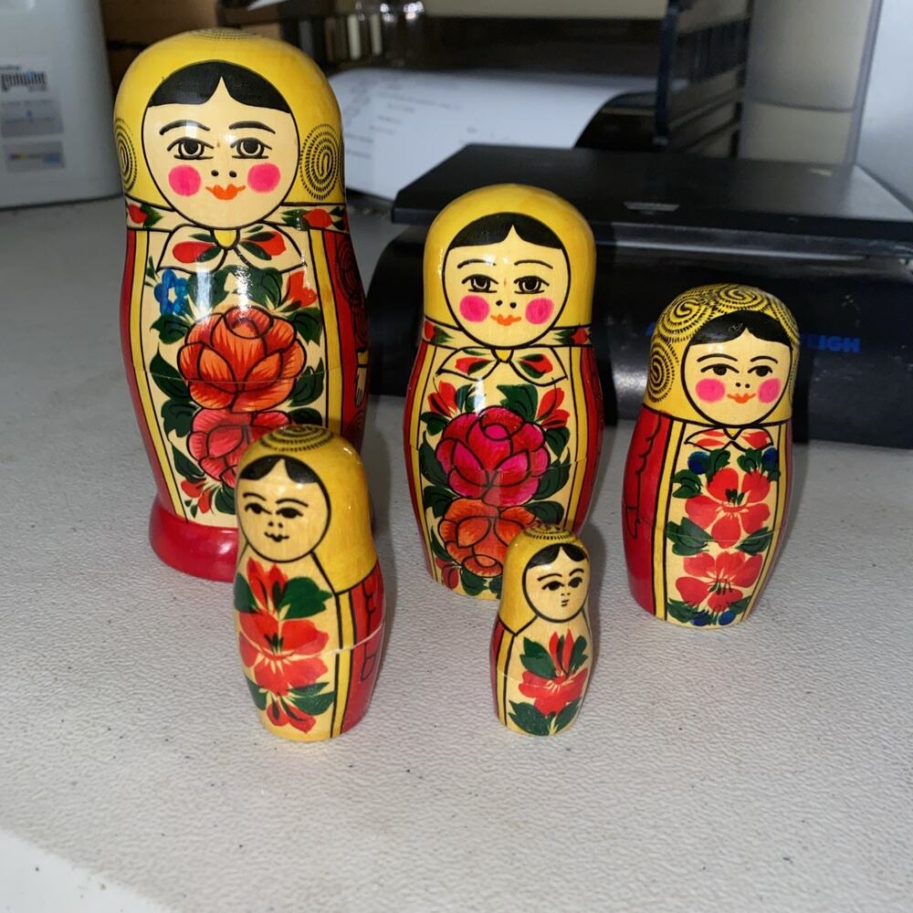 Folk Art Russian Nesting Dolls Matryoshka Set 5 Pieces Hand Painted Wooden Decor